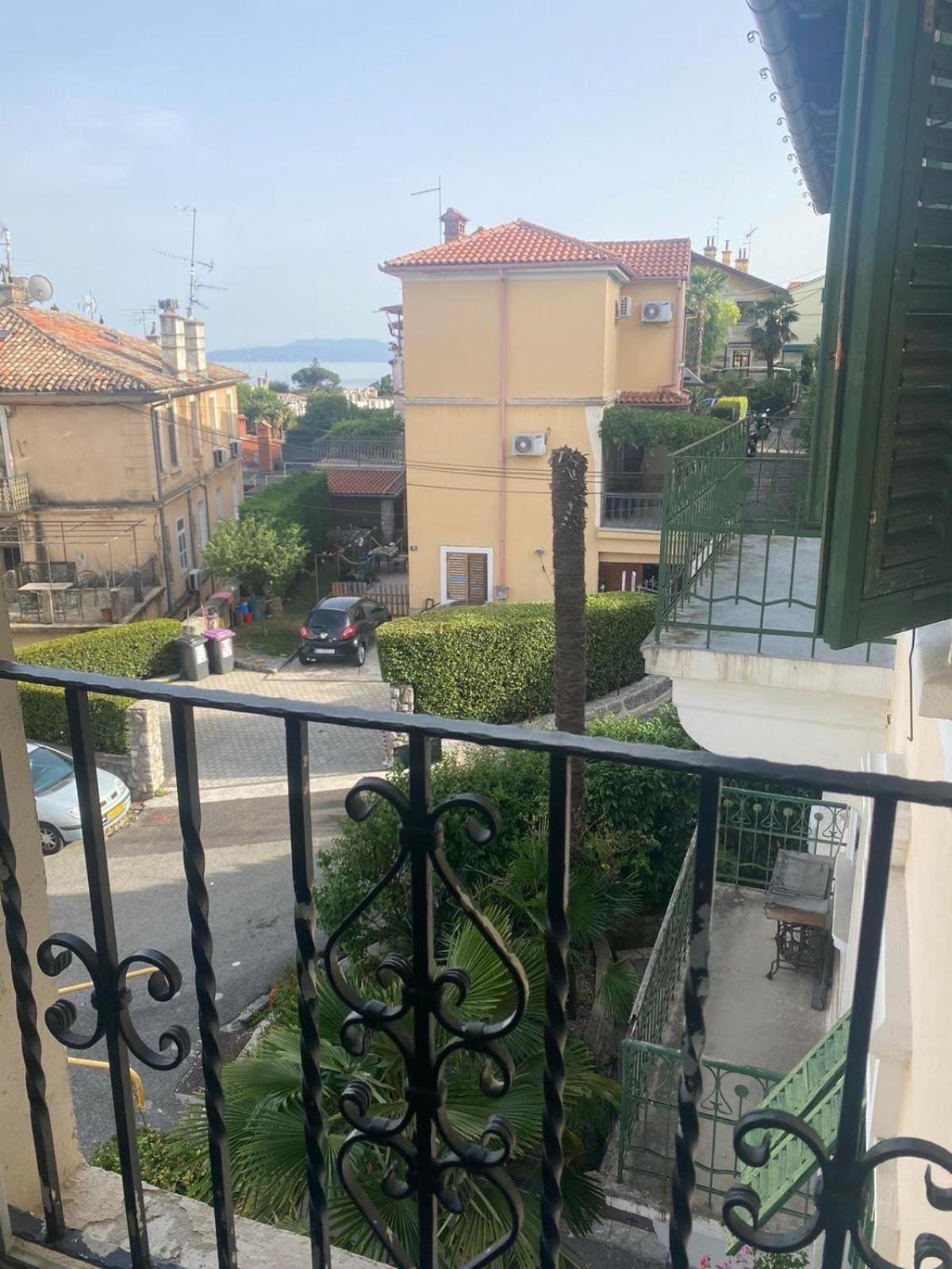 Mika Apartman Appartamento Abbazia Esterno foto